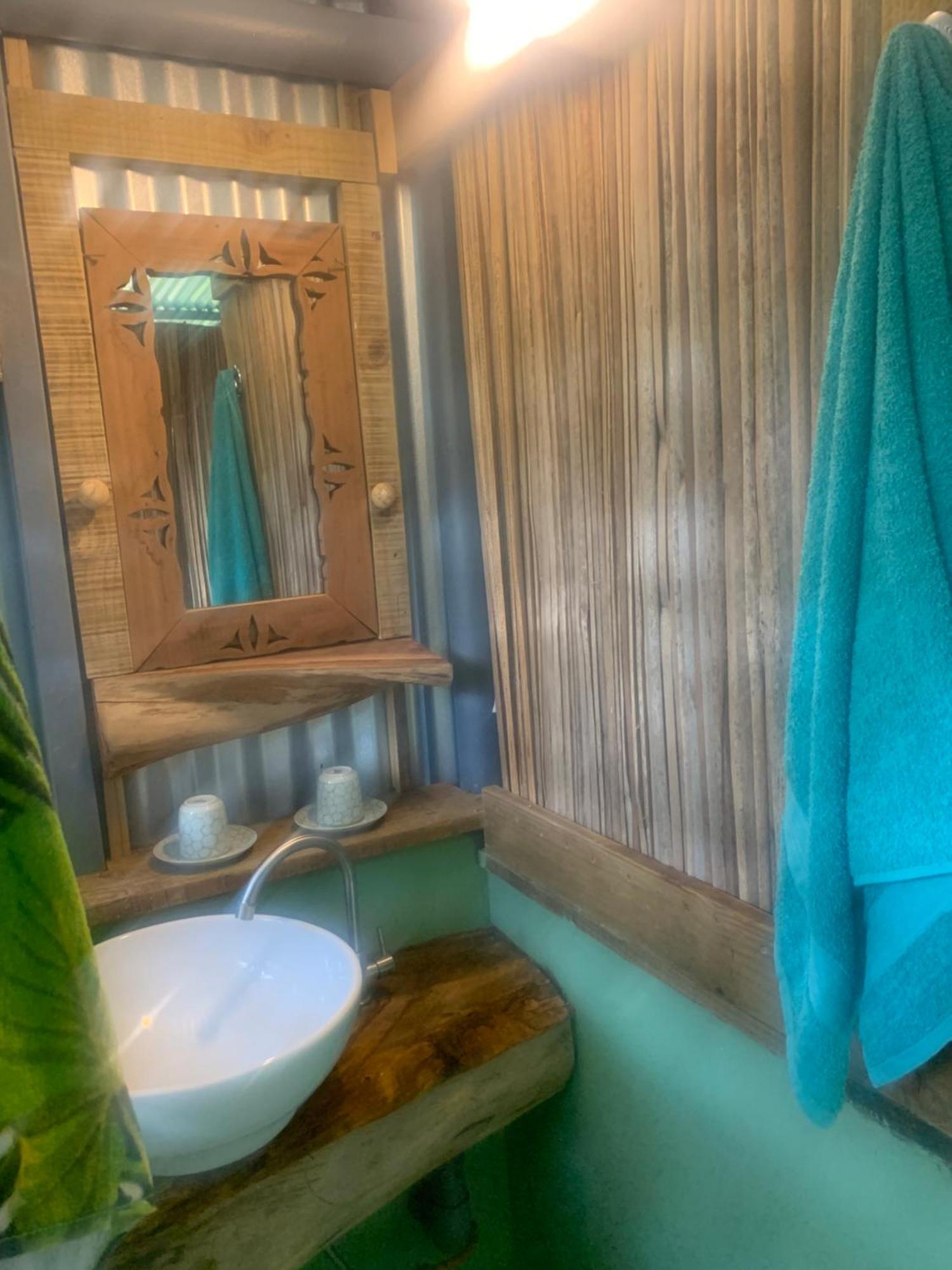 Lily Pad Lodge Bambou Exteriör bild
